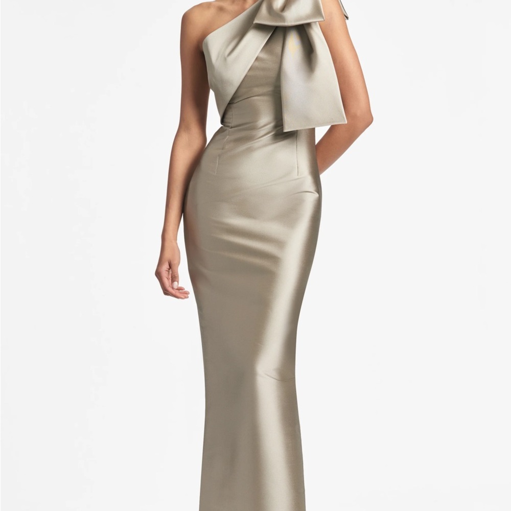 BONNIE GOWN - PEWTER
ASYMMETRIC ONE-SHOULDER COLUMN DRESS WITH ELEGANT BOW Sz 4